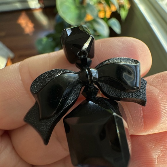 Tarina Tarantino Resin Bead Stretch Cameo Heart Bow Bracelet - Picture 7 of 12